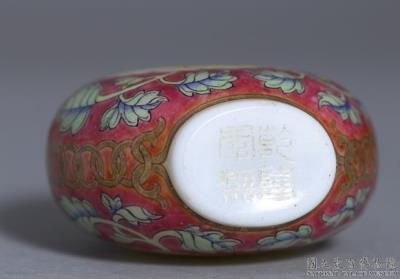 图片[3]-Glass-body painted enamel snuff bottle with a passionflower design on a red background, Qing dynasty, Qianlong reign (1736-1795)-China Archive